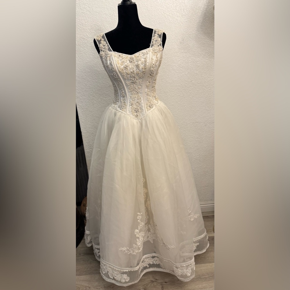 Elegant Cream Lace Women’s Dress